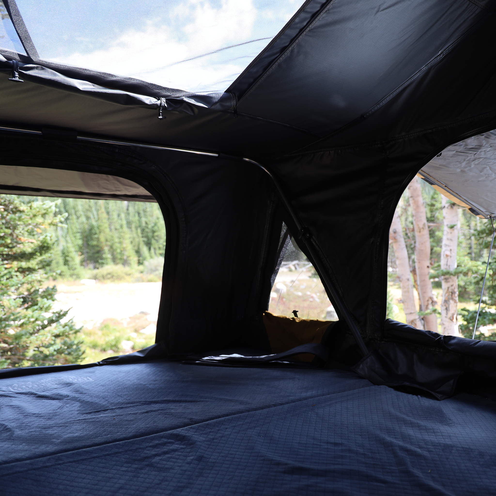 4X4 Colorado Alto Elite Hardshell Rooftop Tent (King Size Bed)