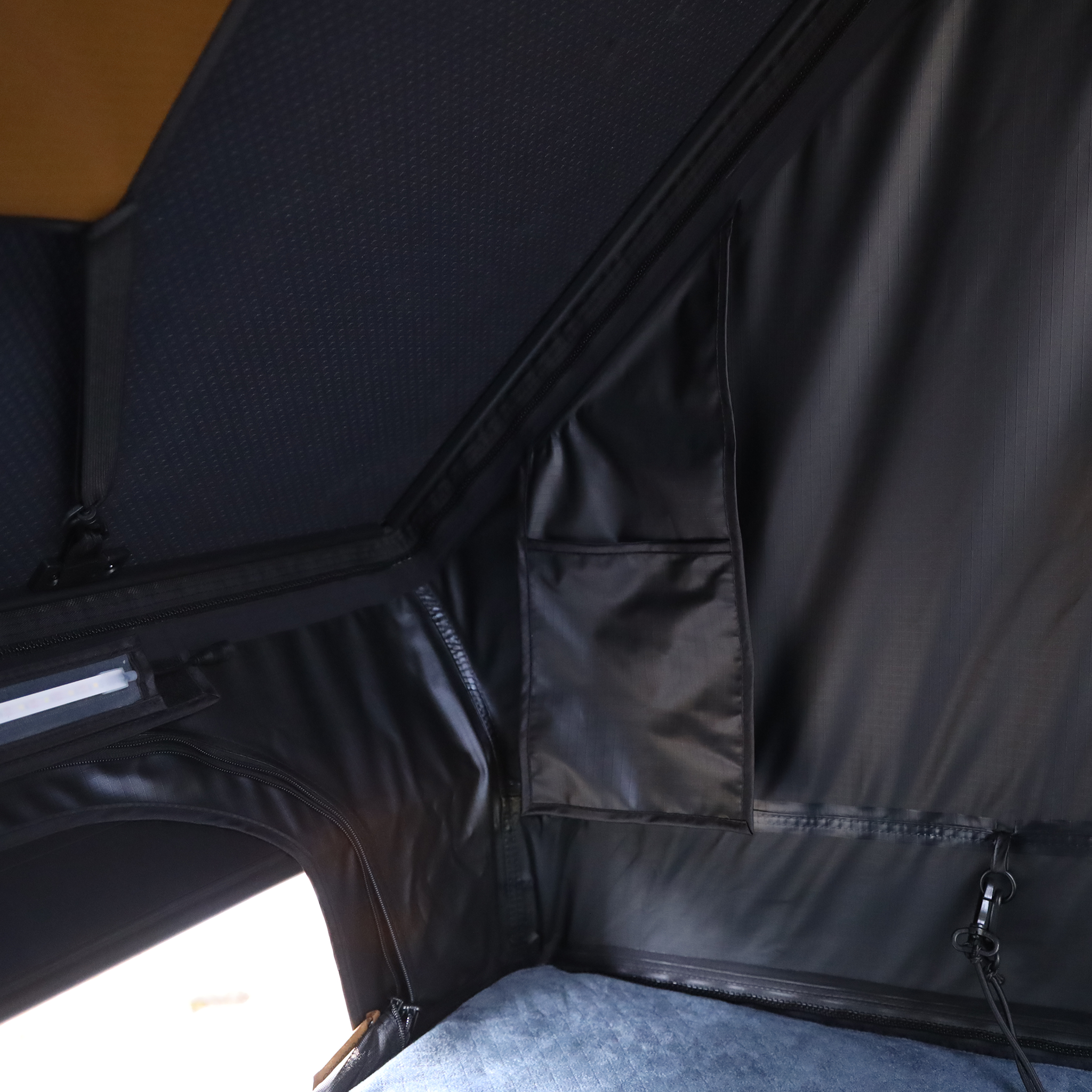 4X4 Colorado Alto Elite Hardshell Rooftop Tent (King Size Bed)