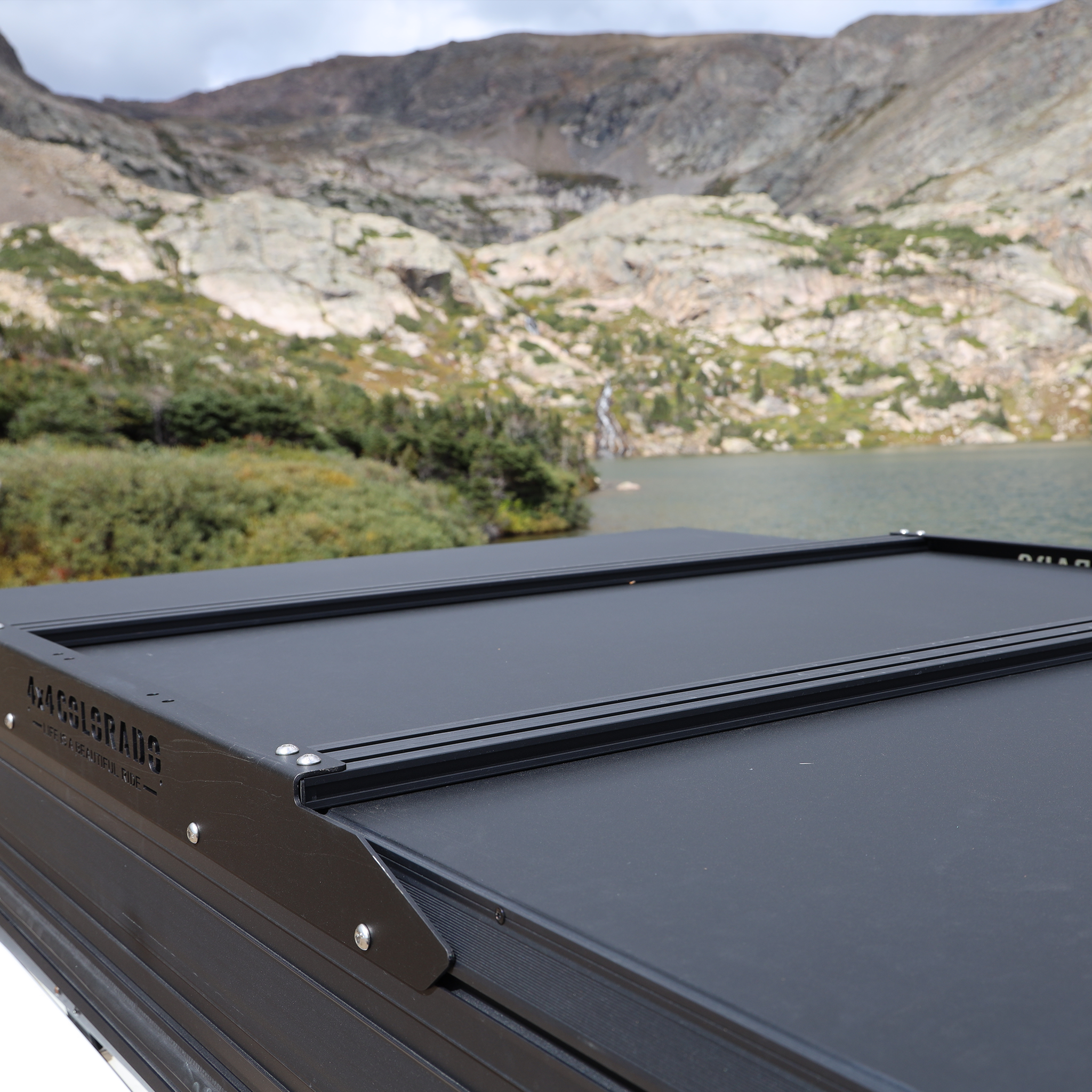 4X4 Colorado Alto Elite Hardshell Rooftop Tent (King Size Bed)