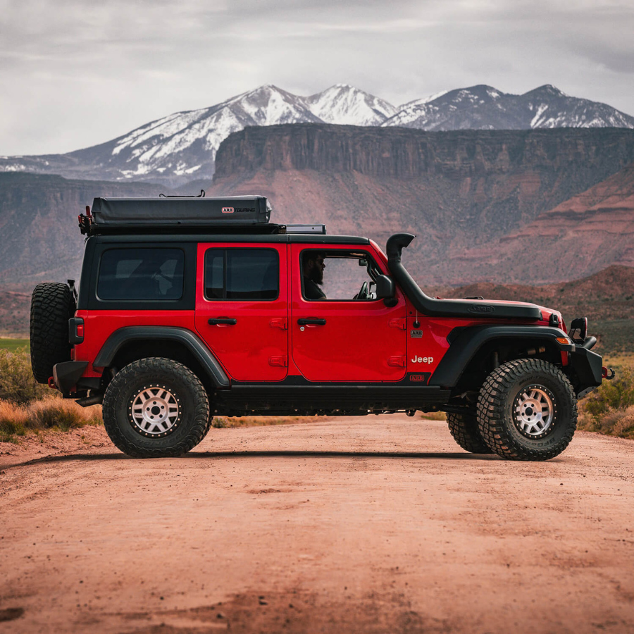 ARB FLINDERS ROOFTOP TENT travel cover on jeep